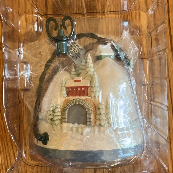 NIB 2008 Hallmark Keepsake Home for Christmas Ornament - Picture 5 of 5